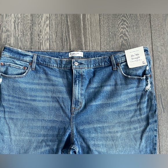 Abercrombie & Fitch The '90s Straight Ultra High Rise Jean Distressed - Picture 2 of 9